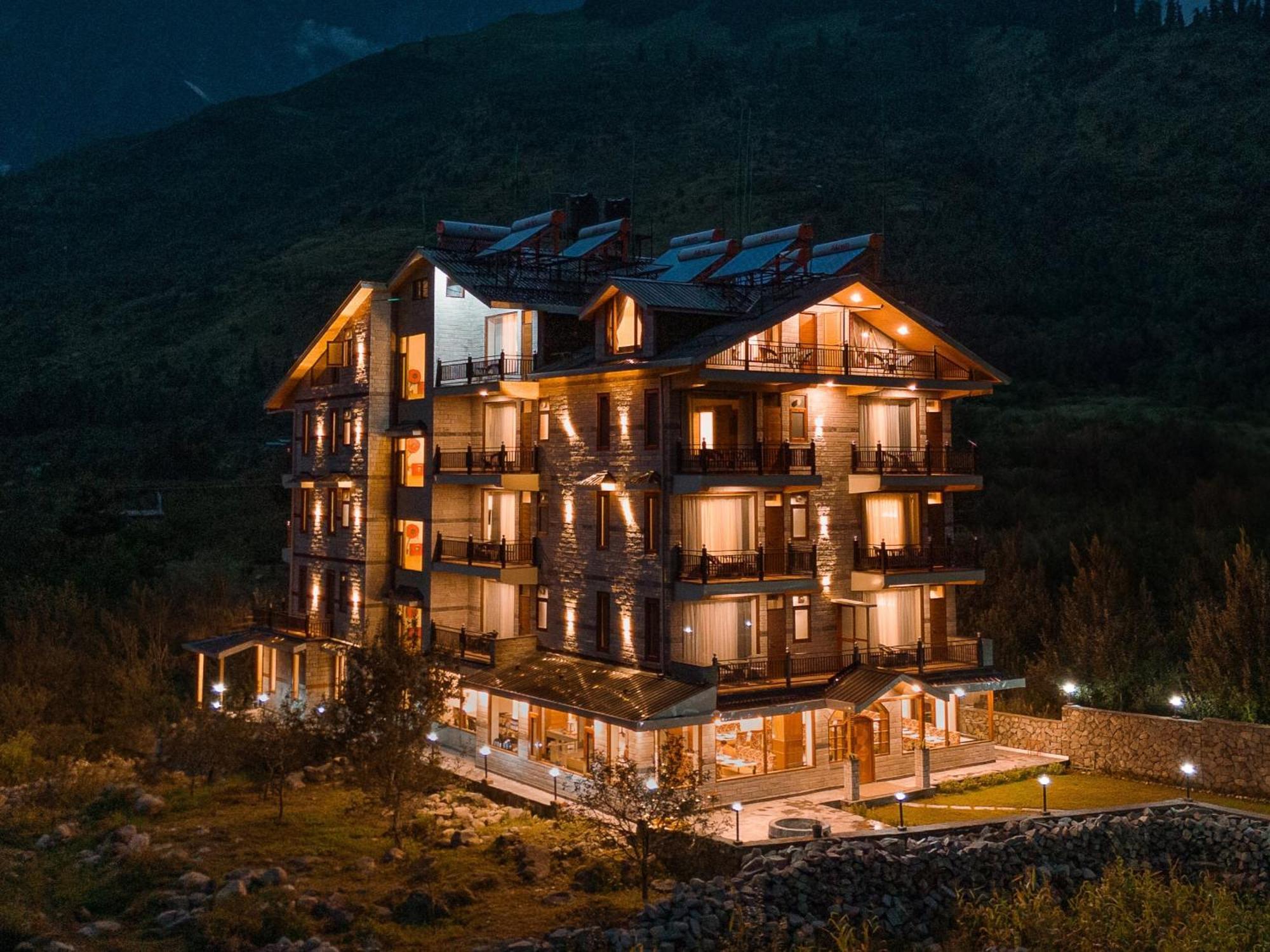 ホテル Nazaara - A Luxe Retreat Manāli エクステリア 写真